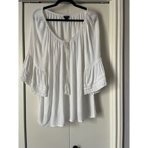 Torrid White Peasant Top Crochet Trim Bell Sleeve Blouse‎ Size 2